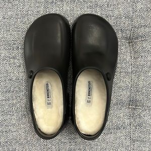 Birkenstock Professionals Clog with Fur Lining. 37